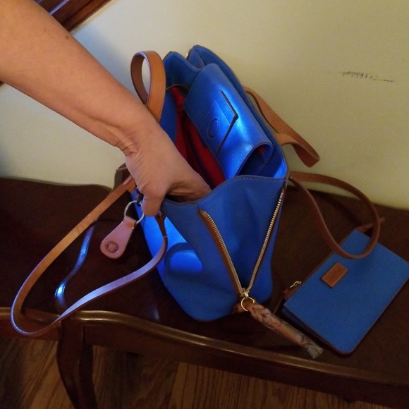 Blue and brown Dooney & Bourke bag - Picture 4 of 4